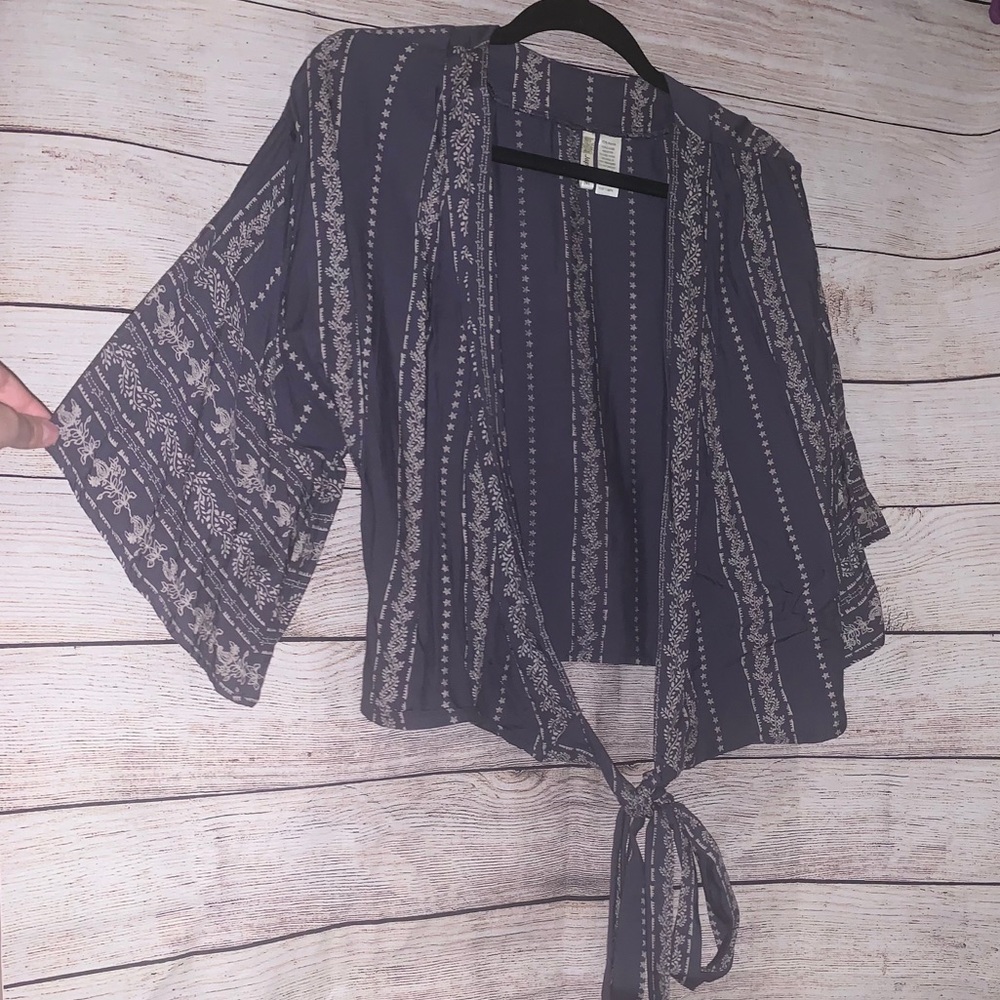 🌷4/$20 SALE Self-Tie Wrap Blouse
